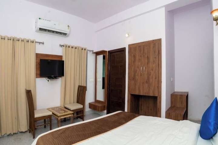 Room 12 of 39