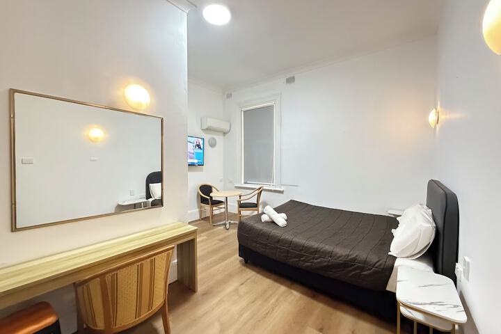 Room 19 of 48