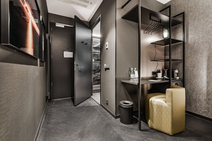 Room 11 of 44