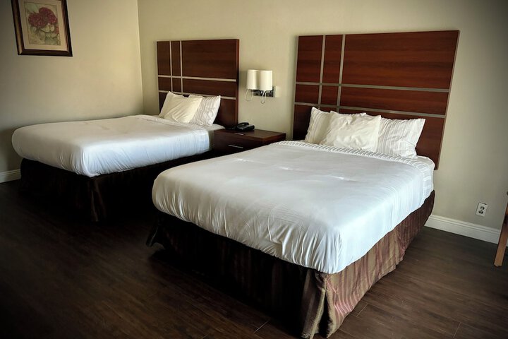 2 Queen Beds (4 of 15)