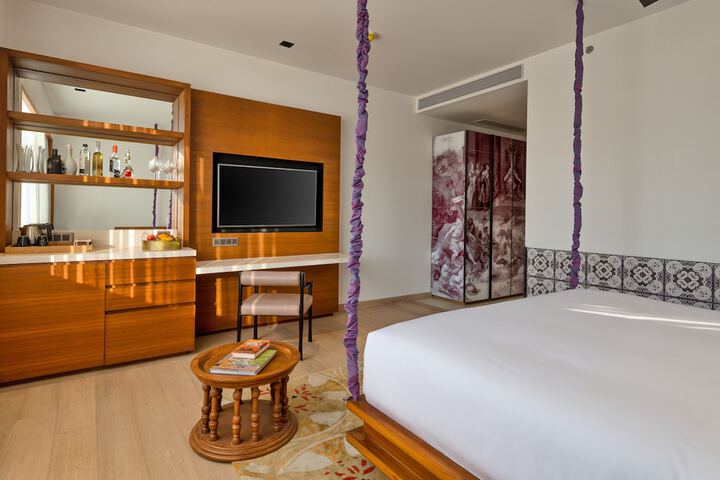 Room 4 of 89