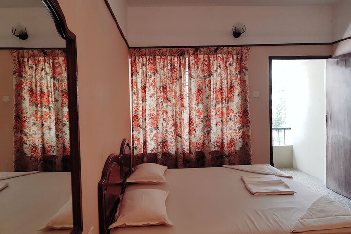 Room 6 of 33