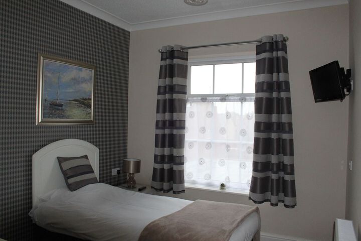 Room 4 of 32