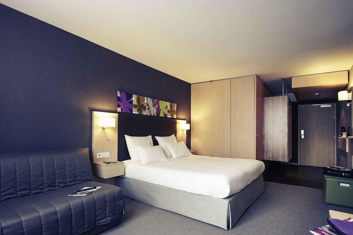 Room 28 of 108