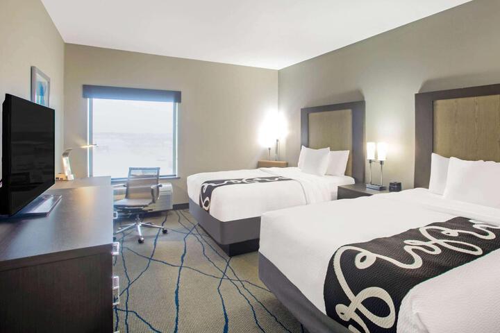 2 Queen Beds Accessible (6 of 11)