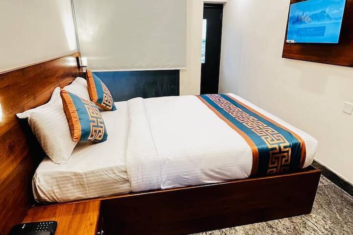 Room 7 of 19