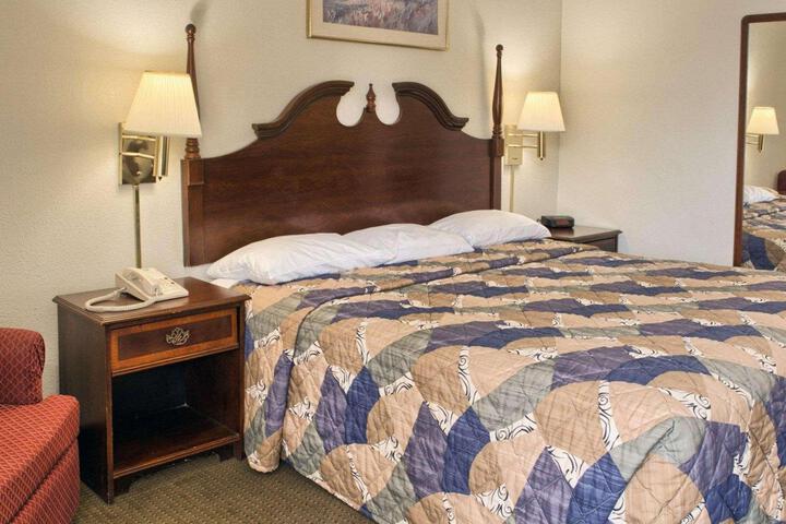 1 King Bed (6 of 7)