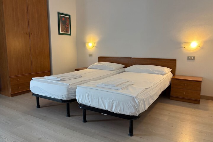 Room 15 of 33