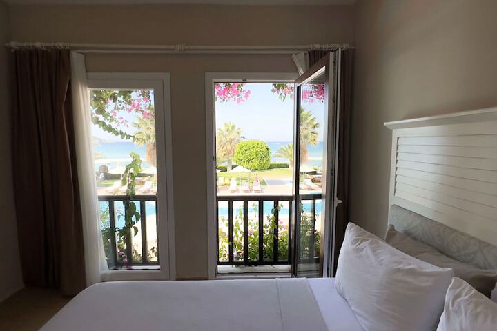 Room 6 of 63