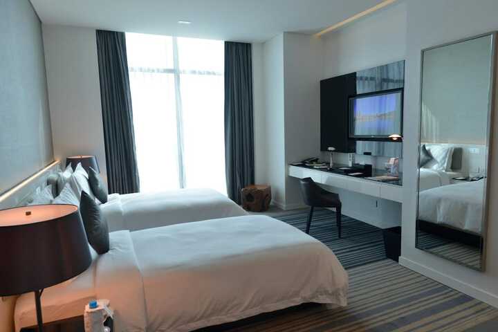 Room 10 of 68