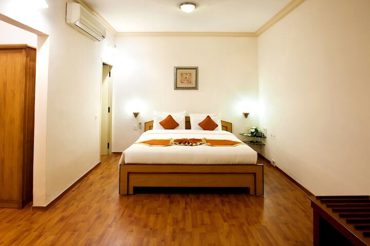 Room 5 of 25