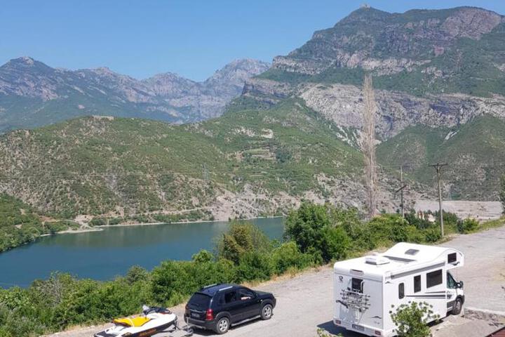 Lugina e Komanit