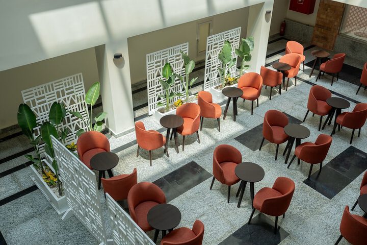 Lounge 56 of 83