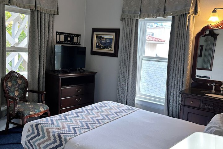 Room 17 of 37