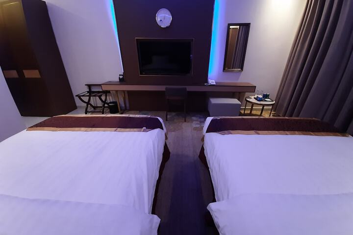 Room 7 of 65