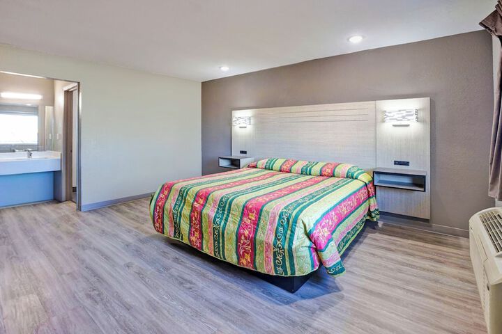 Room 8 of 31