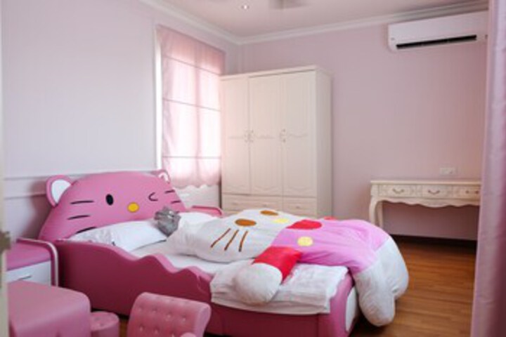 Room 5 of 24