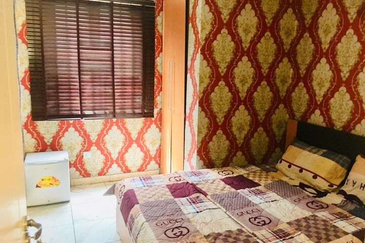Room 7 of 28