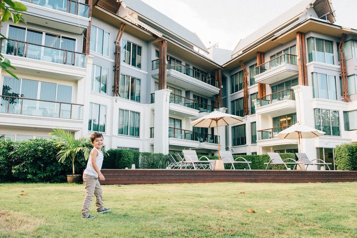 Hotel Exterior 52 of 63