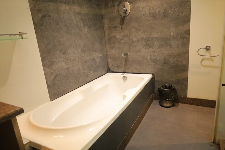 Room 8 of 11