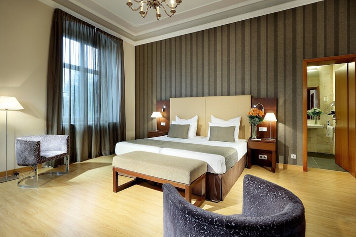 Room 15 of 53