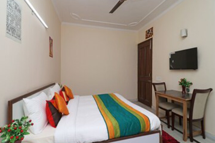 Room 16 of 24