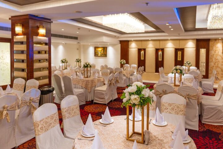 Ballroom/Hall 52 of 74