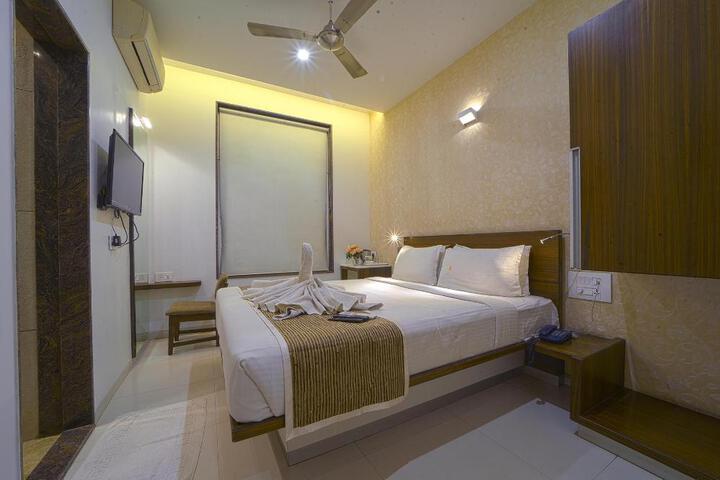 Hotel Sri Sri Executive Lodging