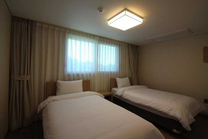 Room 30 of 46