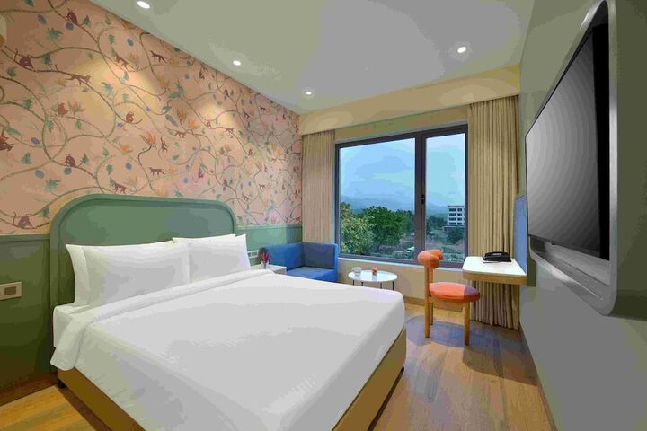 Room 5 of 13