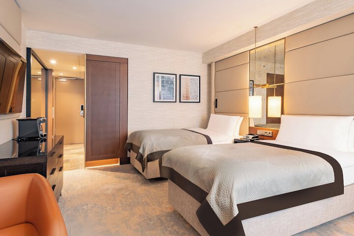 Room 119 of 457