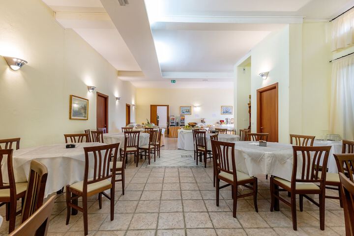Dining 62 of 104