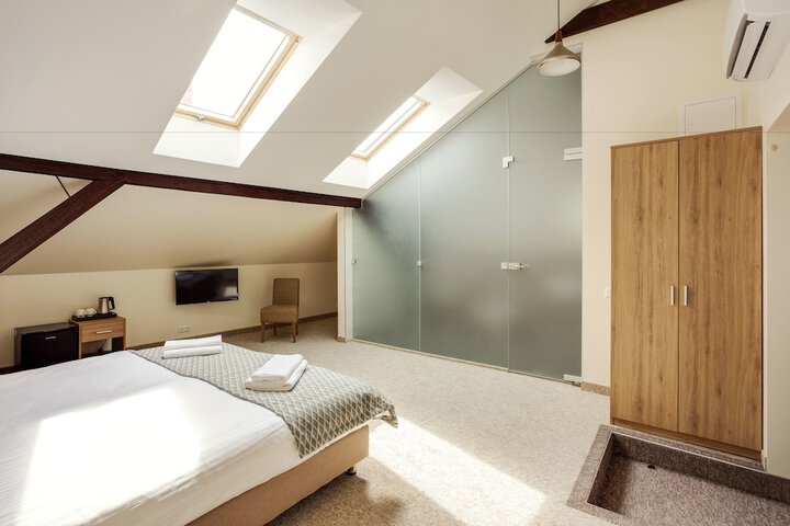 Room 19 of 58