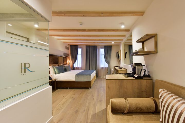 Room 6 of 59