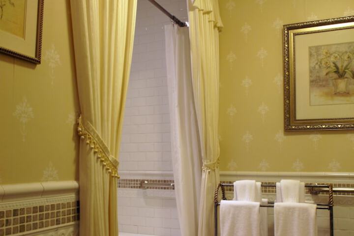 Room 10 of 29