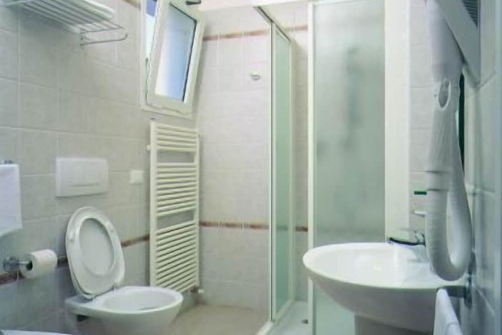 Room 10 of 29