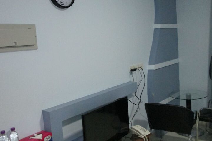 Room 4 of 13
