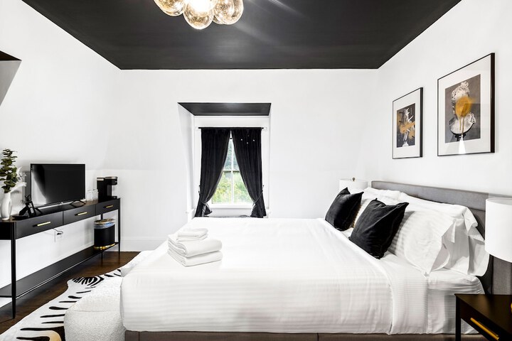 Room 17 of 46
