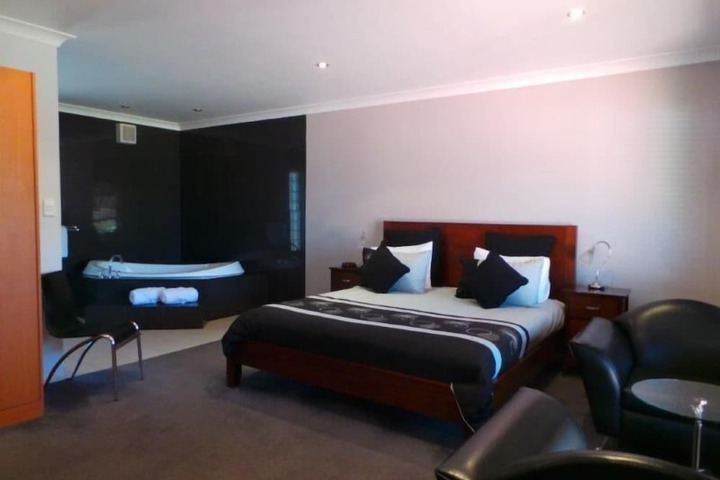 Room 21 of 37