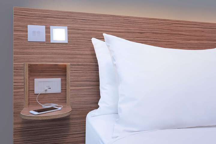 Room 8 of 30