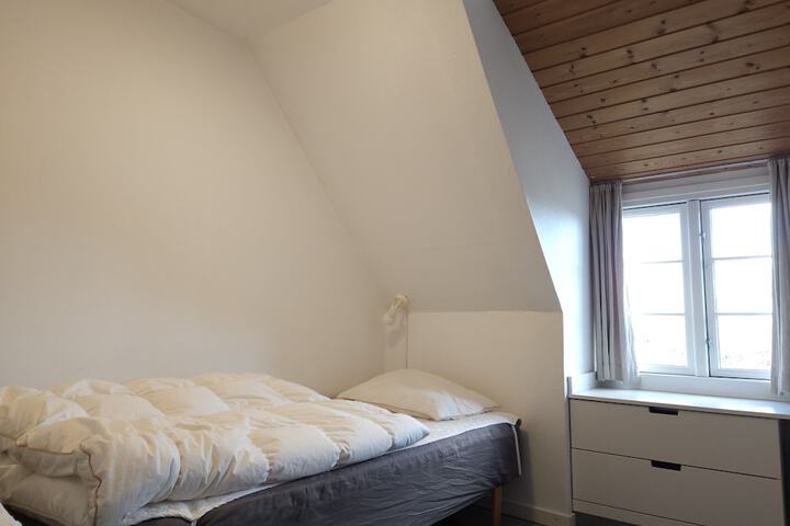 Room 9 of 93