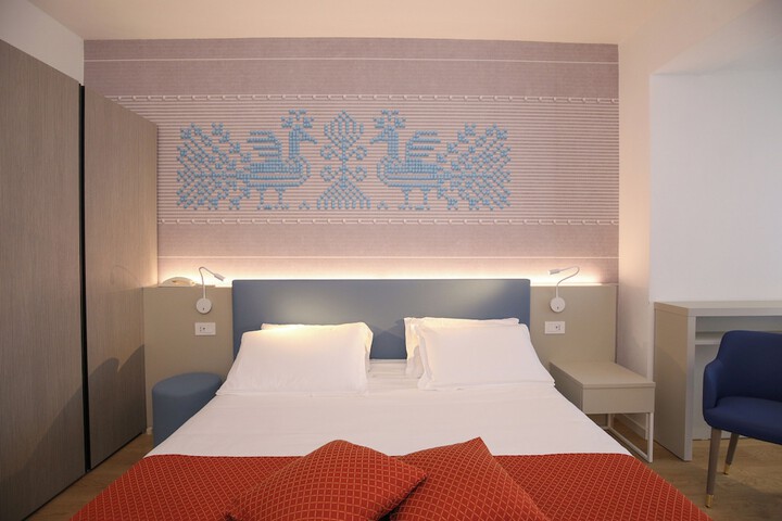 Room 34 of 221