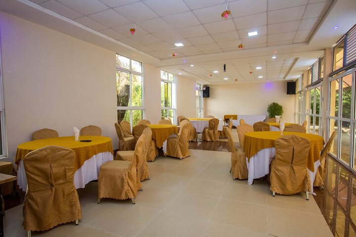 Ballroom/Hall 22 of 34