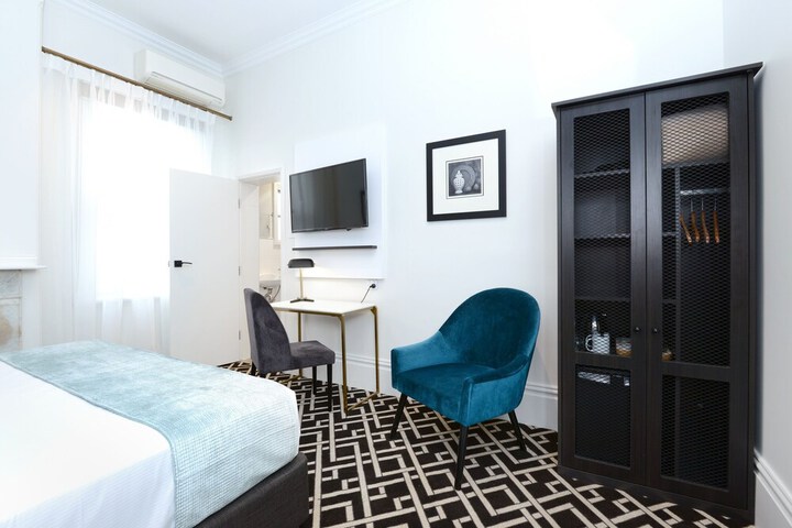 Room 27 of 117