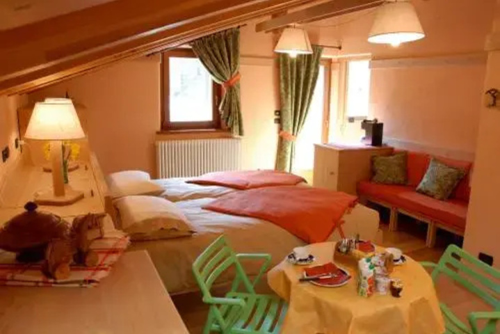 Room 3 of 16