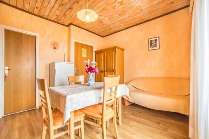 Room 2 of 16