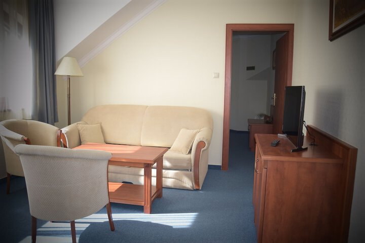 Room 10 of 42