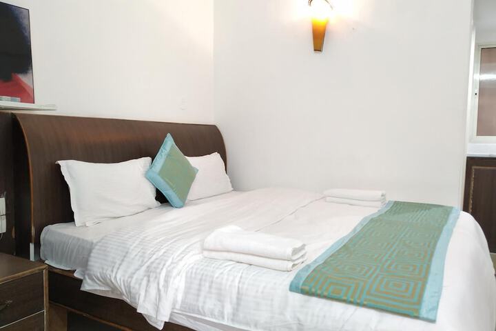 Room 8 of 42