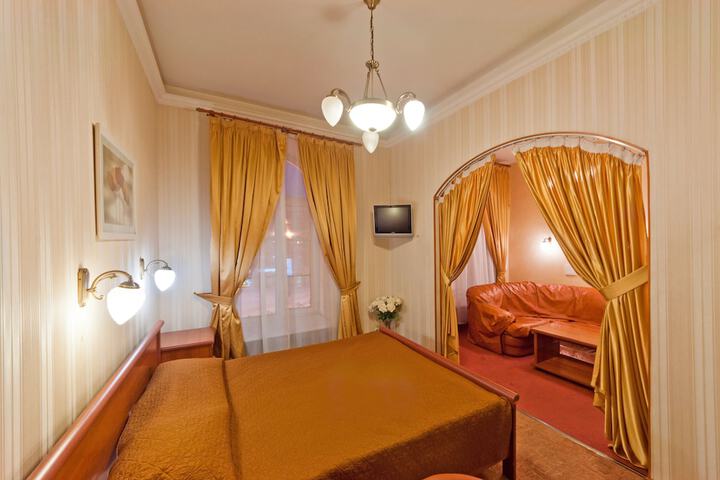 Room 15 of 94