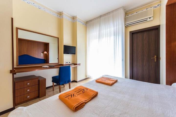 Room 10 of 30